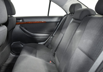 Подержанный автомобиль Toyota Avensis Sedan 2006 года (12 фото)