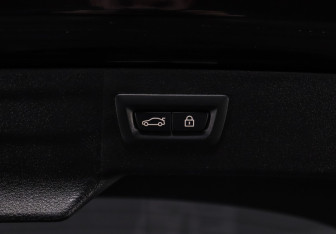 Подержанный автомобиль BMW X6 2016 года (31 фото)