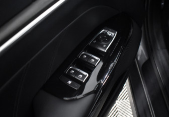 Подержанный автомобиль Kia K5 2024 года (10 фото)