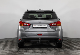 Подержанный автомобиль Mitsubishi ASX 2013 года (6 фото)
