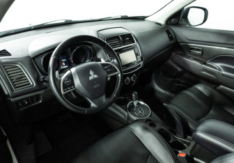 Подержанный автомобиль Mitsubishi ASX 2014 года (11 фото)