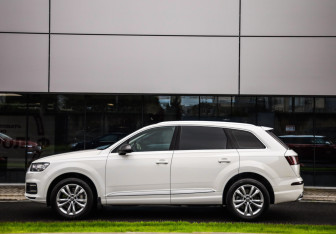 Подержанный автомобиль Audi Q7 2016 года (9 фото)