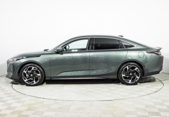 Подержанный автомобиль Changan Lamore 2024 года (8 фото)