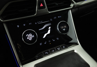 Подержанный автомобиль Exeed TXL 2023 года (18 фото)