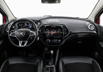 Подержанный автомобиль Renault Kaptur 2020 года (10 фото)