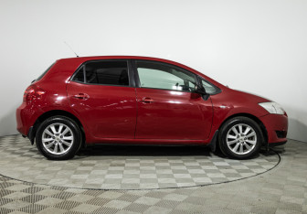 Подержанный автомобиль Toyota Auris Hatchback 2009 года (4 фото)