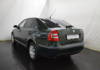 Подержанный автомобиль Skoda Octavia Liftback 2005 года (7 фото)