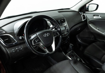 Подержанный автомобиль Hyundai Solaris Hatchback 2016 года (11 фото)