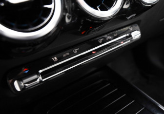 Подержанный автомобиль Mercedes-Benz GLB 2020 года (15 фото)