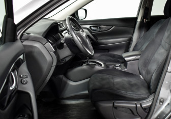 Подержанный автомобиль Nissan X-Trail 2017 года (10 фото)