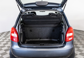 Подержанный автомобиль Skoda Fabia Hatchback 2013 года (17 фото)