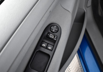 Подержанный автомобиль Peugeot 207 Hatchback 2008 года (10 фото)