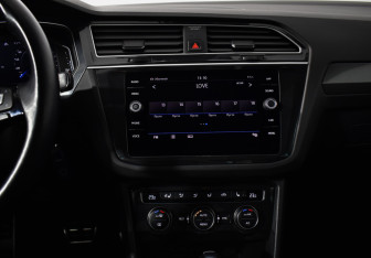 Подержанный автомобиль Volkswagen Tiguan 2020 года (16 фото)