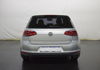 Подержанный автомобиль Volkswagen Golf Hatchback 2013 года (6 фото)