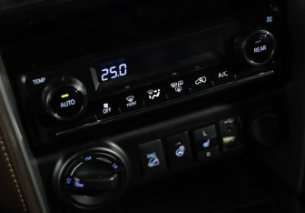 Подержанный автомобиль Toyota Fortuner 2017 года (19 фото)