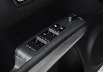Подержанный автомобиль Nissan X-Trail 2010 года (10 фото)