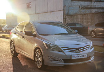 Подержанный автомобиль Hyundai Solaris Sedan 2015 года (5 фото)