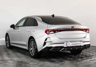 Подержанный автомобиль Kia K5 2021 года (8 фото)