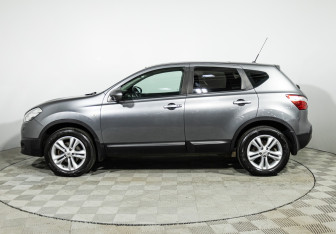 Подержанный автомобиль Nissan Qashqai 2013 года (8 фото)