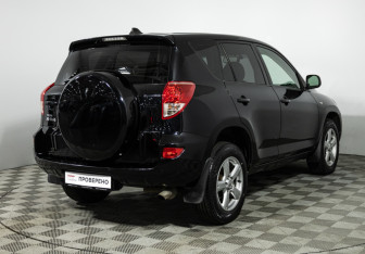 Подержанный автомобиль Toyota RAV4 2007 года (5 фото)