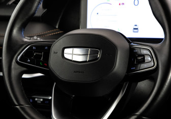 Подержанный автомобиль Geely Okavango 2024 года (12 фото)