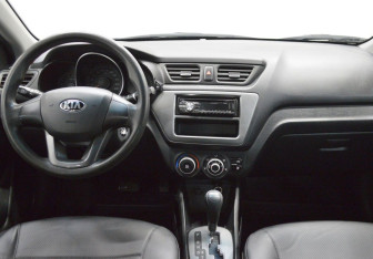 Подержанный автомобиль Kia Rio Sedan 2013 года (14 фото)