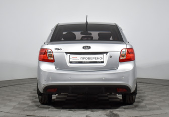 Подержанный автомобиль Kia Rio Sedan 2010 года (6 фото)