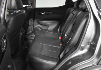 Подержанный автомобиль Nissan Qashqai 2017 года (11 фото)