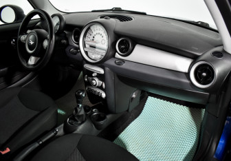 Подержанный автомобиль MINI Hatch 2008 года (12 фото)