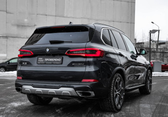 Подержанный автомобиль BMW X5 2018 года (7 фото)