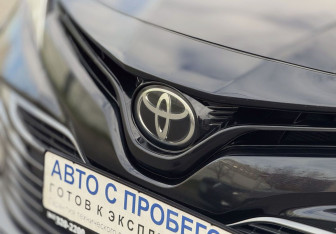 Подержанный автомобиль Toyota Camry Sedan 2019 года (9 фото)
