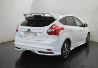Подержанный автомобиль Ford Focus Hatchback 2013 года (5 фото)