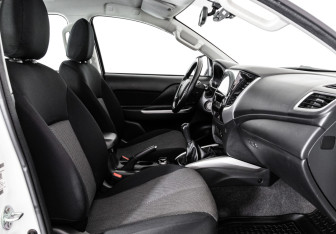 Подержанный автомобиль Mitsubishi L200 2022 года (21 фото)