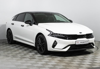 Подержанный автомобиль Kia K5 2021 года (3 фото)
