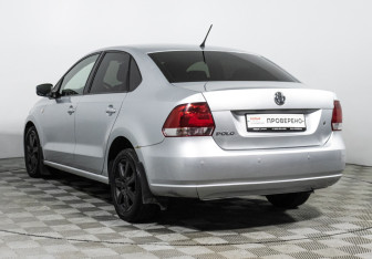 Подержанный автомобиль Volkswagen Polo Sedan 2013 года (7 фото)