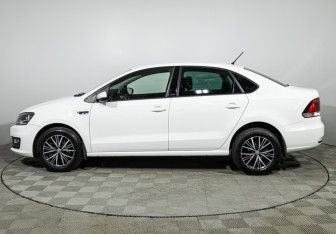 Подержанный автомобиль Volkswagen Polo Sedan 2016 года (8 фото)