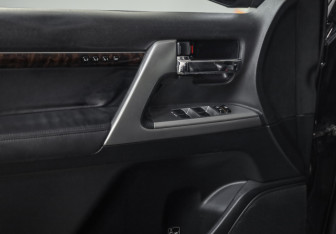 Подержанный автомобиль Toyota Land Cruiser Suv 2013 года (22 фото)