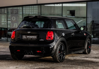 Подержанный автомобиль MINI Hatch 2020 года (6 фото)