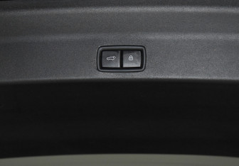 Подержанный автомобиль LiXiang L9 2023 года (25 фото)