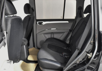 Подержанный автомобиль Mitsubishi Pajero Sport 2013 года (10 фото)