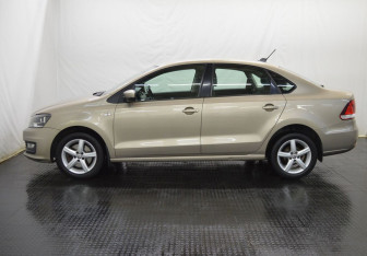 Подержанный автомобиль Volkswagen Polo Sedan 2017 года (8 фото)