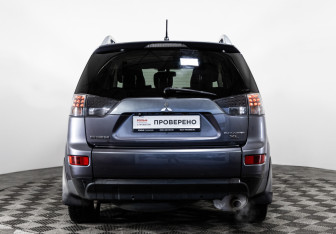 Подержанный автомобиль Mitsubishi Outlander 2008 года (6 фото)