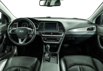 Подержанный автомобиль Hyundai Sonata 2017 года (13 фото)