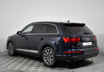 Подержанный автомобиль Audi Q7 2016 года (7 фото)
