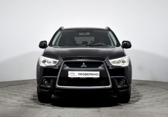 Подержанный автомобиль Mitsubishi ASX 2011 года (2 фото)