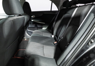 Подержанный автомобиль Toyota Corolla Sedan 2008 года (10 фото)