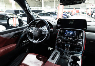 Подержанный автомобиль Lexus LX 2022 года (21 фото)