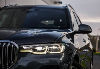 Подержанный автомобиль BMW X7 2019 года (2 фото)