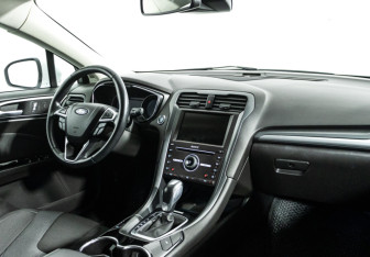 Подержанный автомобиль Ford Mondeo Sedan 2016 года (9 фото)