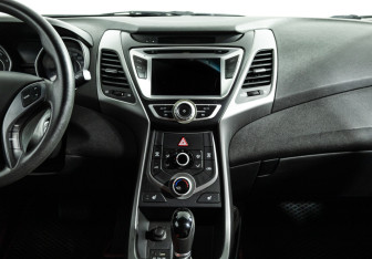 Подержанный автомобиль Hyundai Elantra Sedan 2015 года (14 фото)